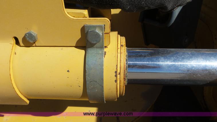 image for item L2197 2005 John Deere 700J pipelayer