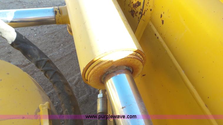 image for item L2197 2005 John Deere 700J pipelayer