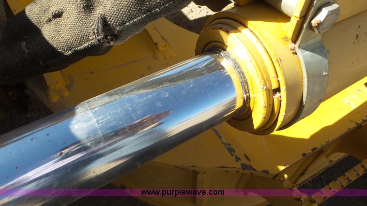 image for item L2197 2005 John Deere 700J pipelayer