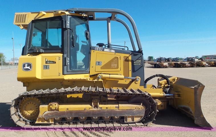image for item L2198 2006 John Deere 700J dozer