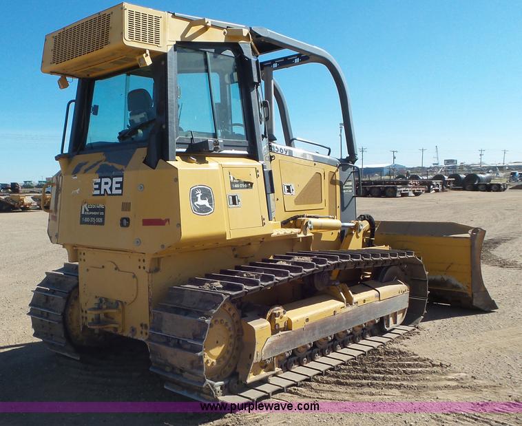 image for item L2198 2006 John Deere 700J dozer