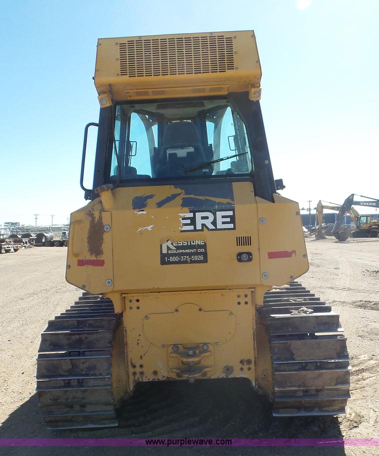 image for item L2198 2006 John Deere 700J dozer
