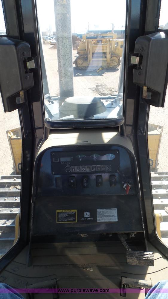 image for item L2198 2006 John Deere 700J dozer