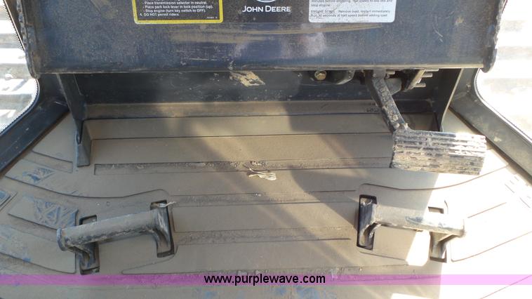 image for item L2198 2006 John Deere 700J dozer