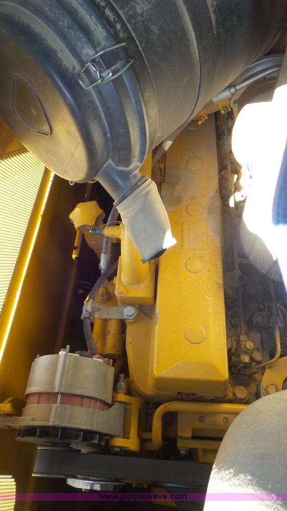 image for item L2198 2006 John Deere 700J dozer