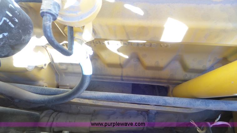 image for item L2198 2006 John Deere 700J dozer