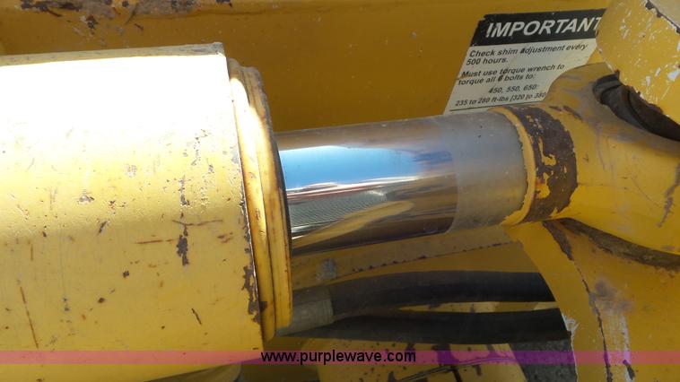 image for item L2198 2006 John Deere 700J dozer