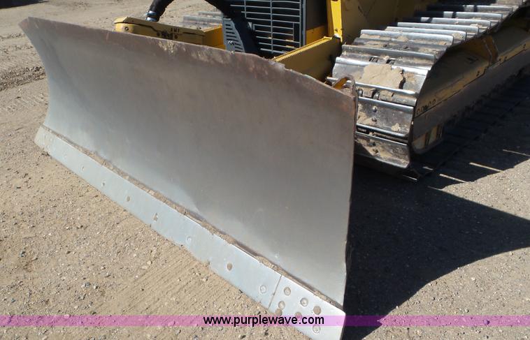 image for item L2198 2006 John Deere 700J dozer