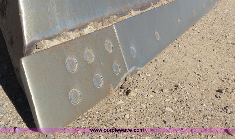 image for item L2198 2006 John Deere 700J dozer