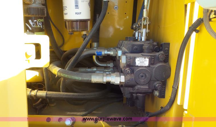 image for item L2198 2006 John Deere 700J dozer