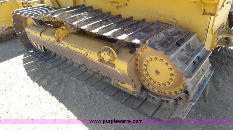 image for item L2198 2006 John Deere 700J dozer