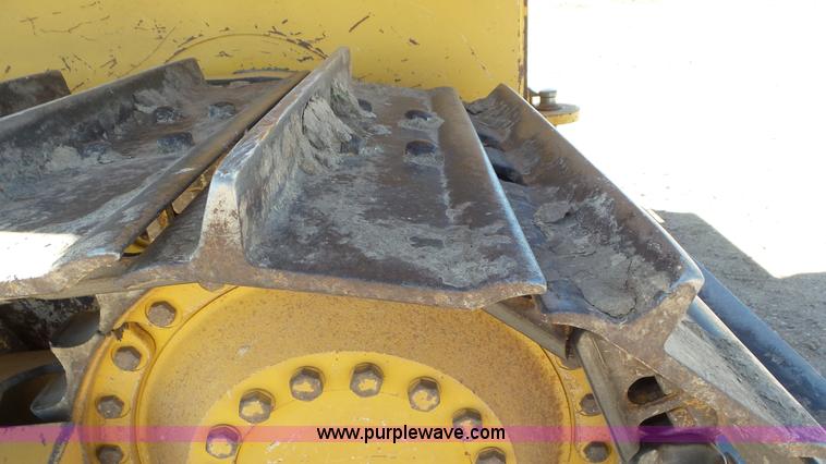 image for item L2198 2006 John Deere 700J dozer