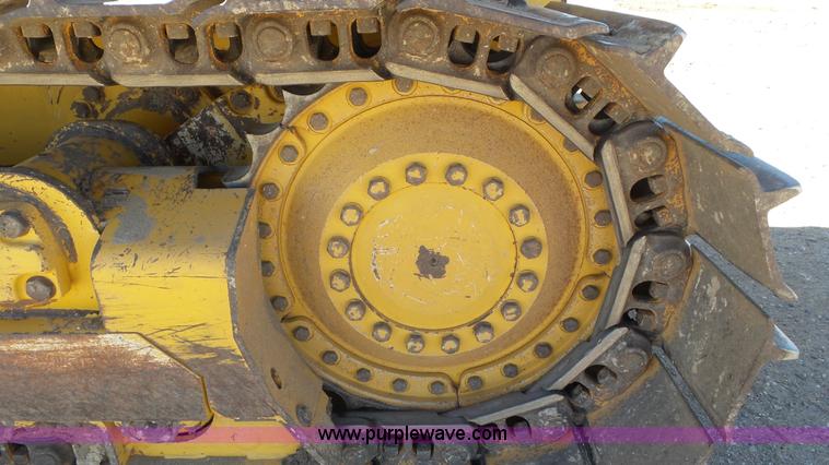 image for item L2198 2006 John Deere 700J dozer