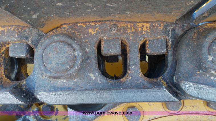 image for item L2198 2006 John Deere 700J dozer