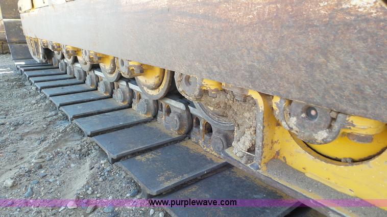 image for item L2198 2006 John Deere 700J dozer