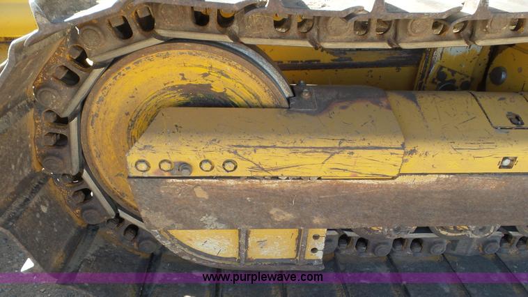 image for item L2198 2006 John Deere 700J dozer