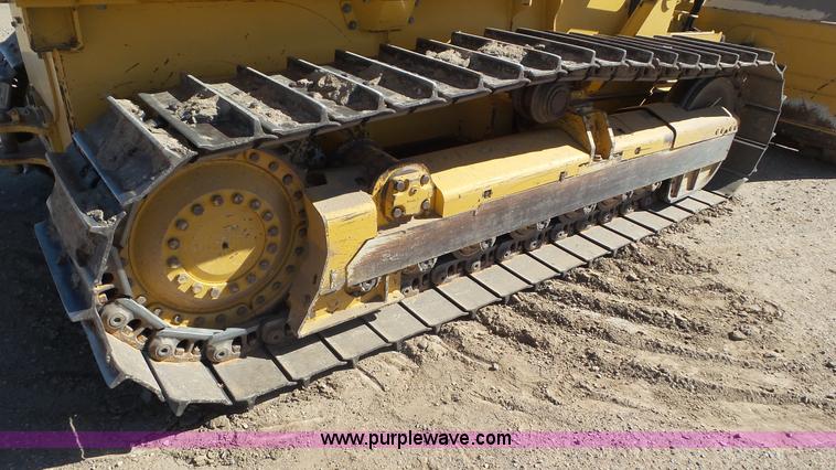 image for item L2198 2006 John Deere 700J dozer