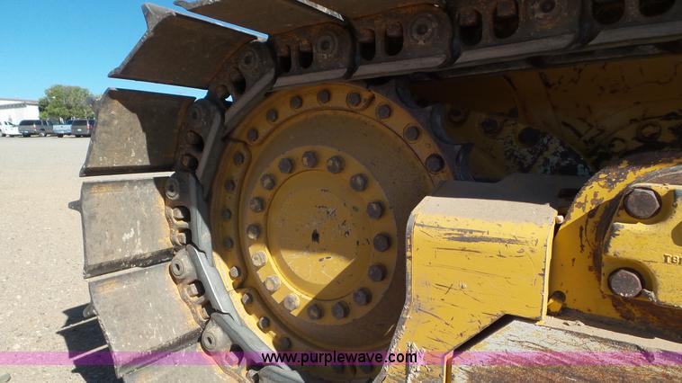 image for item L2198 2006 John Deere 700J dozer