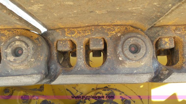 image for item L2198 2006 John Deere 700J dozer