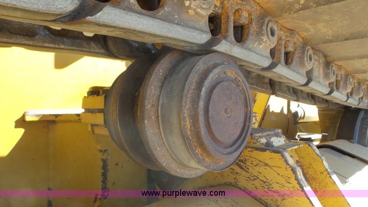 image for item L2198 2006 John Deere 700J dozer