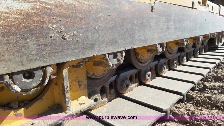 image for item L2198 2006 John Deere 700J dozer