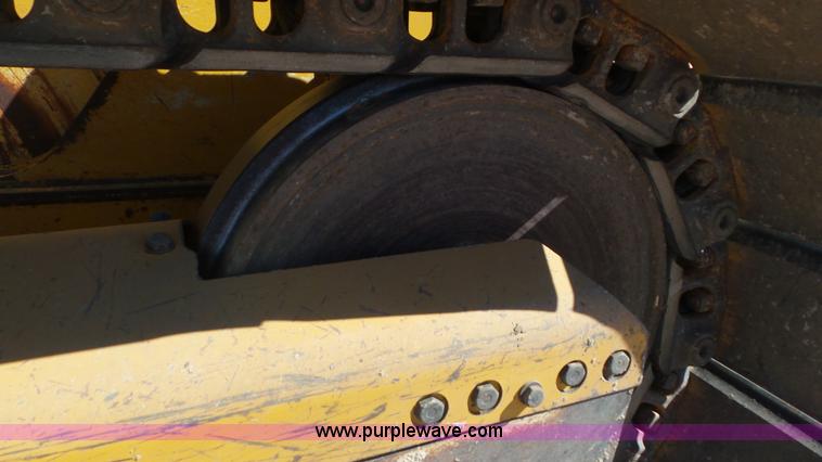 image for item L2198 2006 John Deere 700J dozer