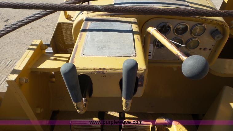 image for item L2199 1971 Caterpillar D7F pipelayer