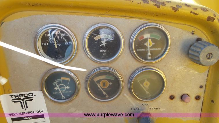 image for item L2199 1971 Caterpillar D7F pipelayer