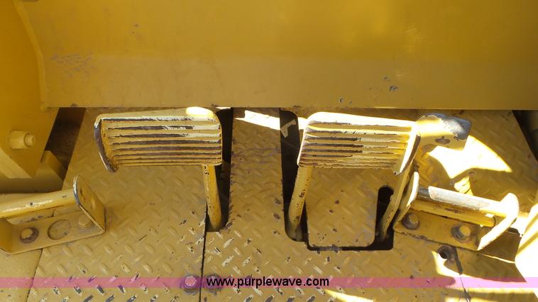 image for item L2199 1971 Caterpillar D7F pipelayer