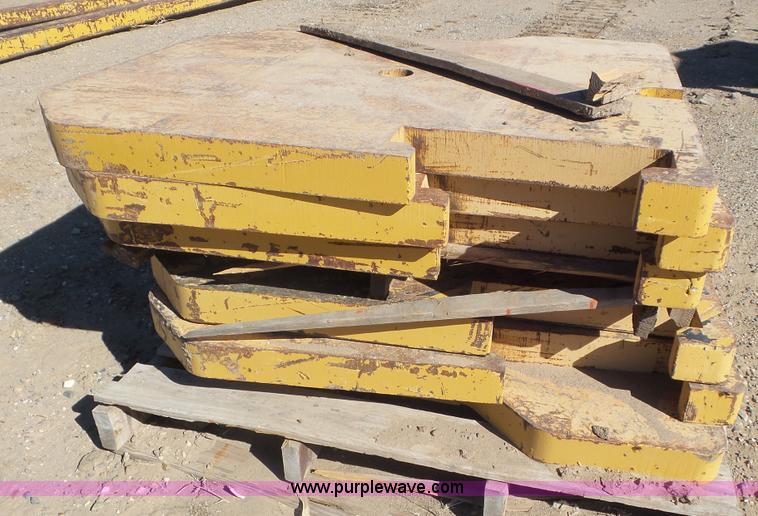 image for item L2199 1971 Caterpillar D7F pipelayer