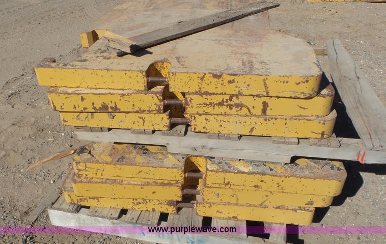 image for item L2199 1971 Caterpillar D7F pipelayer