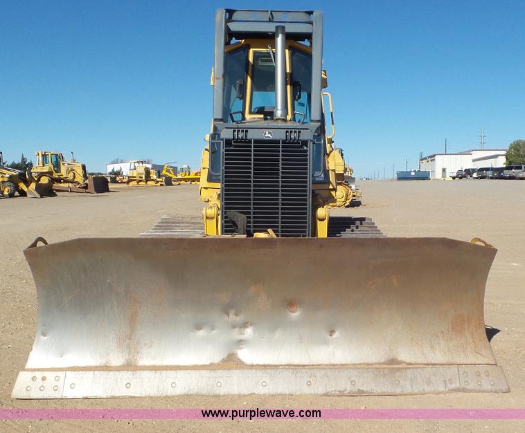 image for item L2200 2005 John Deere 700H XLT dozer
