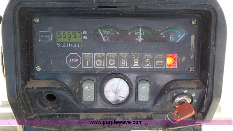 image for item L2200 2005 John Deere 700H XLT dozer