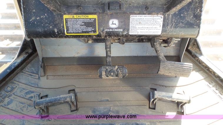 image for item L2200 2005 John Deere 700H XLT dozer