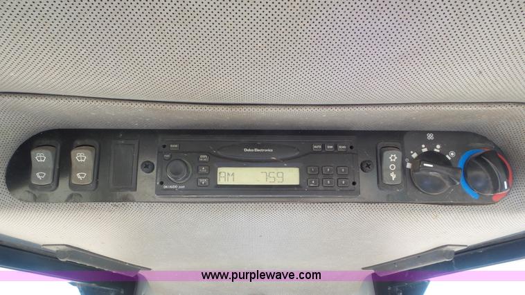 image for item L2200 2005 John Deere 700H XLT dozer