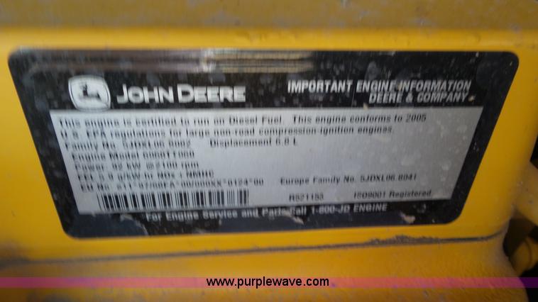 image for item L2200 2005 John Deere 700H XLT dozer