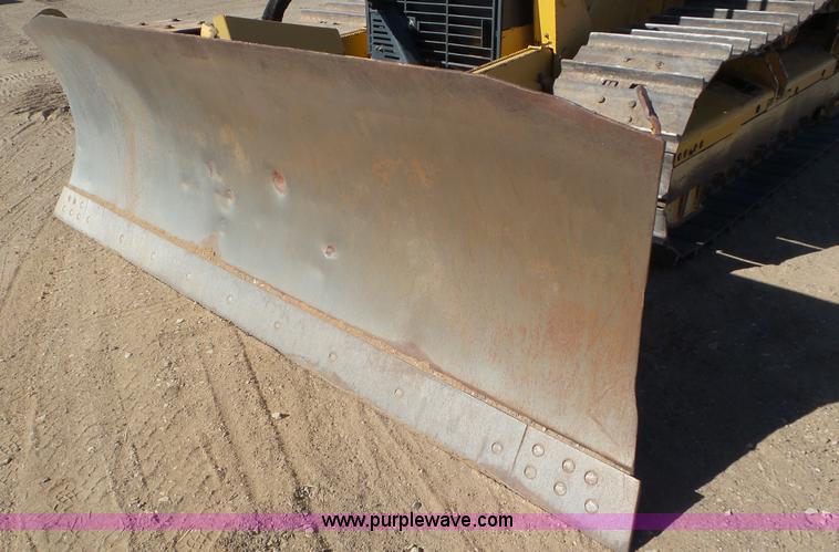 image for item L2200 2005 John Deere 700H XLT dozer