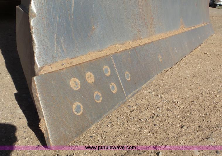 image for item L2200 2005 John Deere 700H XLT dozer