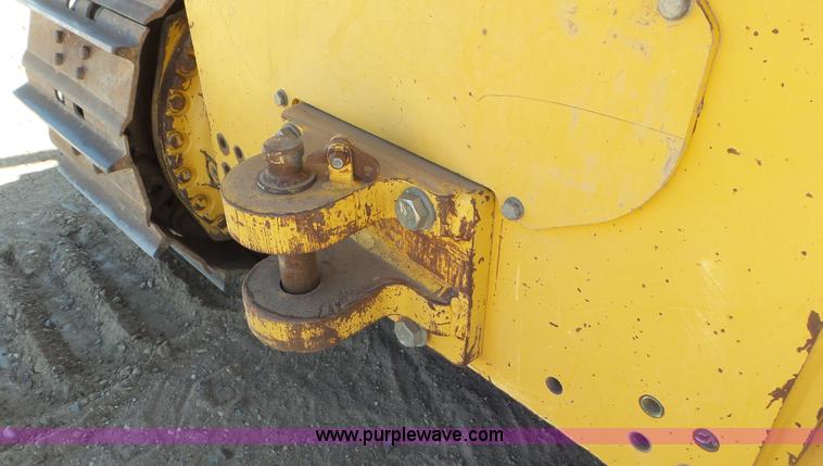 image for item L2200 2005 John Deere 700H XLT dozer