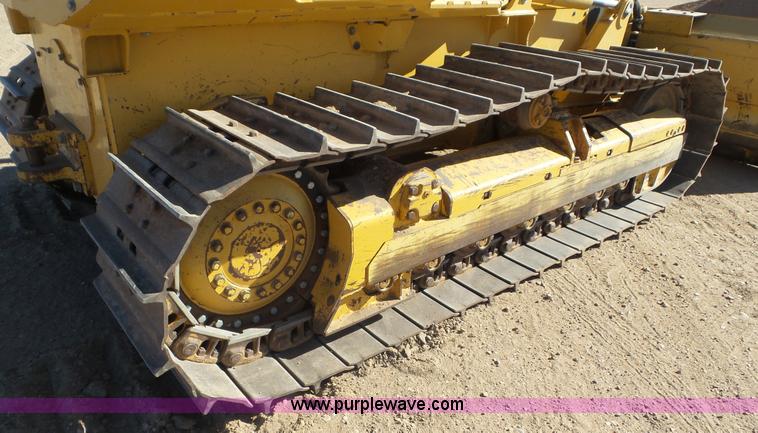 image for item L2200 2005 John Deere 700H XLT dozer