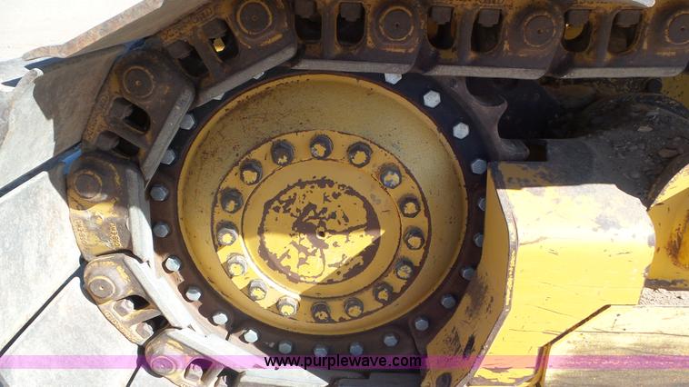 image for item L2200 2005 John Deere 700H XLT dozer