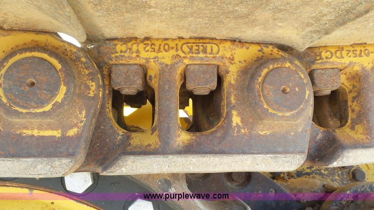 image for item L2200 2005 John Deere 700H XLT dozer