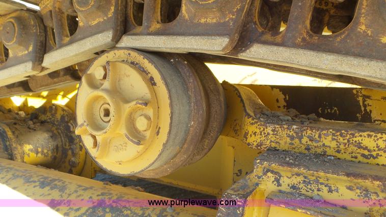 image for item L2200 2005 John Deere 700H XLT dozer