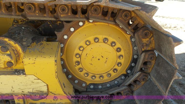 image for item L2200 2005 John Deere 700H XLT dozer