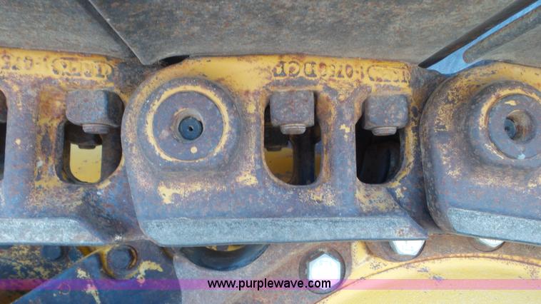 image for item L2200 2005 John Deere 700H XLT dozer