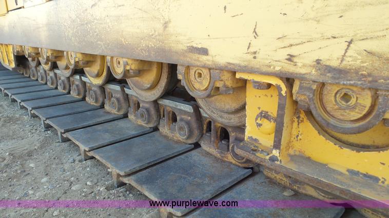 image for item L2200 2005 John Deere 700H XLT dozer