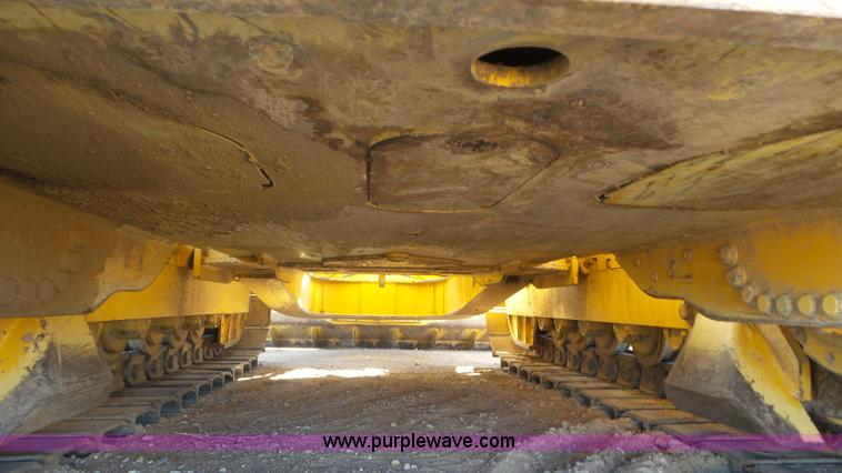 image for item L2200 2005 John Deere 700H XLT dozer