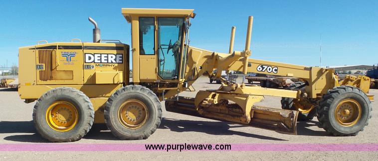 image for item L2201 1998 John Deere 670C motor grader