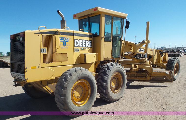 image for item L2201 1998 John Deere 670C motor grader