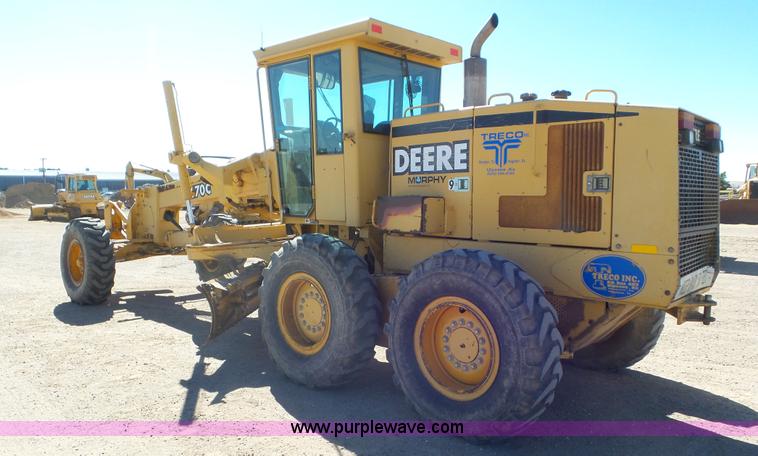 image for item L2201 1998 John Deere 670C motor grader